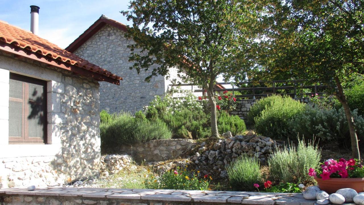 Vila Arcadian Stone House In A Quiet Landscape, Leonidion Poúlithra Exteriér fotografie
